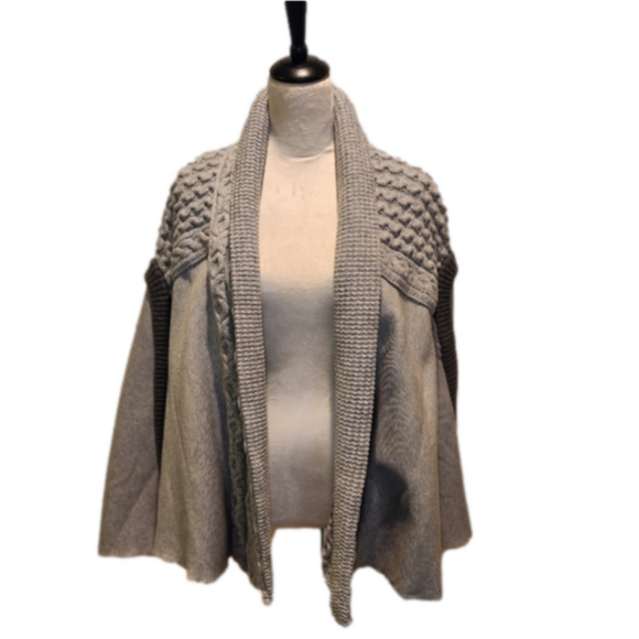 NWT Burberry Knit Cape *Rare & Authentic! - Picture 1 of 13